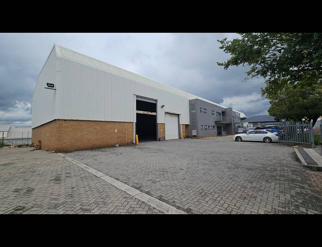 872M² WAREHOUSE TO LET IN JET PARK